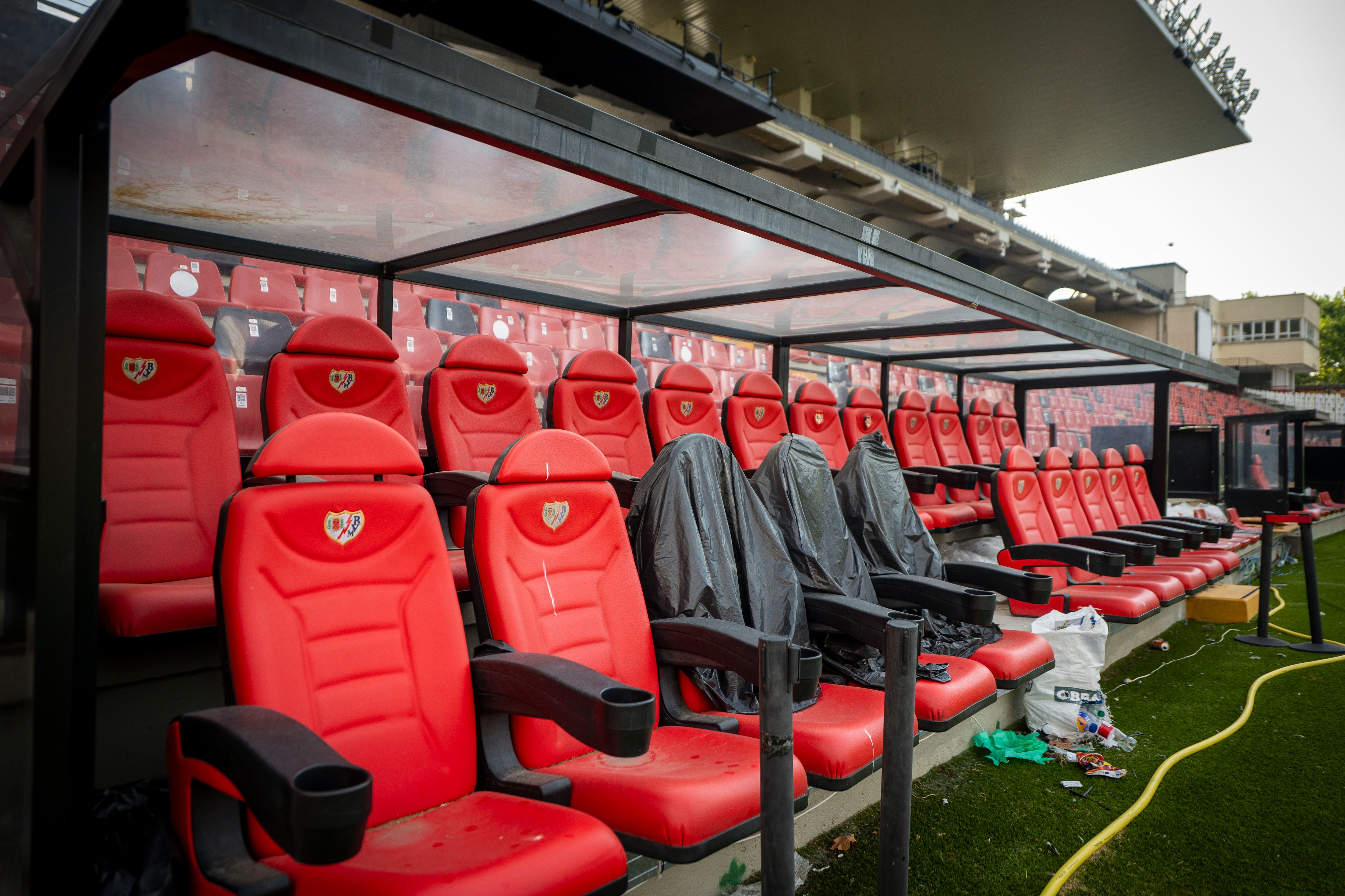 Asientos de los jugadores del Rayo Vallecano.