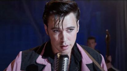 Austin Butler como Elvis Presley en 'Elvis'. En el vídeo, tráiler de la película.