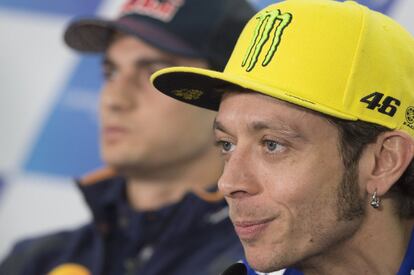 Dani Pedrosa y Valentino Rossi durante la rueda de prensa del jueves en Qatar.