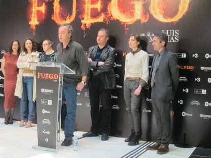 Coronado se dirige a los asistentes a la presentación de 'Fuego'. 