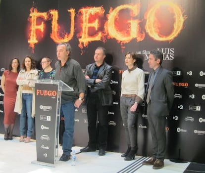 Coronado se dirige a los asistentes a la presentación de 'Fuego'. 