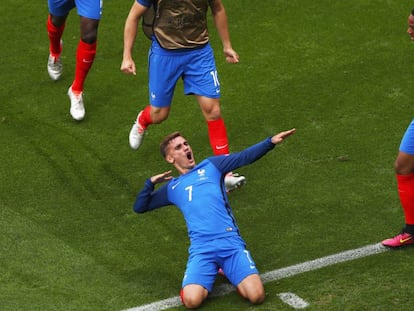 Antoine Griezmann celebra um de seus gols.