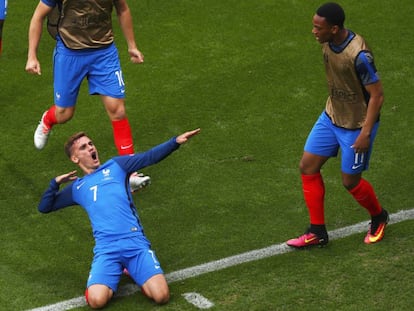 Antoine Griezmann celebra um de seus gols.