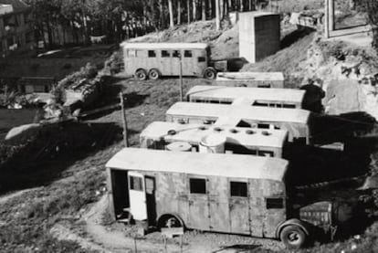 Camiones cedidos por el Ejército Alemán, en el monte de Santa Margarita en los años 40. Los primeros que usó RNE en Galicia.