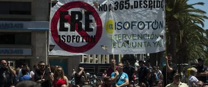 Trabajadores de Isofotón se manifiestan en Málaga contra los despidos en la empresa en septiembre de 2019.