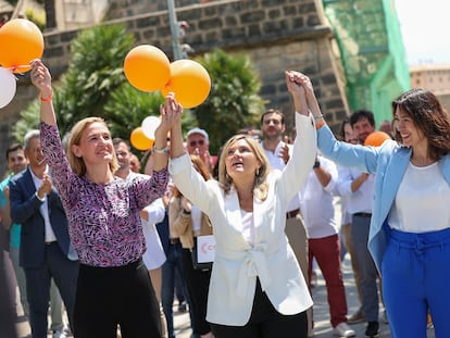 La candidata de Ciudadanos a la alcaldía de Palma de Mallorca, Eva Pomar; la portavoz nacional de Ciudadanos y candidata al Govern balear, Patricia Guasp, y la eurodiputada de Ciudadanos, Eva Poptcheva, en Palma, este domingo.