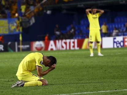 Gerard Moreno se lamenta del empate al acabar el partido.