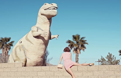 Old reconstruction of a T-Rex in Cabazon, California.