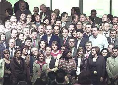 Foto de familia de Manuel Chaves con los candidatos socialistas en las próximas elecciones municipales.