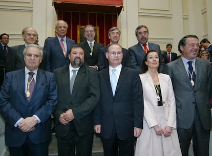 De izquierda a derecha y de arriba abajo: Tomás de la Quadra-Salcedo, Fernando Ledesma, Mariano Fernández Bermejo, Ángel Acebes, Juan Alberto Belloch, Enrique Múgica, Francisco Caamaño (actualministro de Justicia), Eugenio Rodríguez Cepeda (decano-presidente del Colegio de Registradores de España), Margarita Mariscal de Gante y Jose María Michavila.