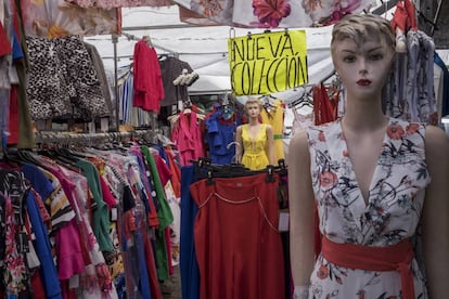 Ropa de temporada, en el mercadillo de Majadahonda. 