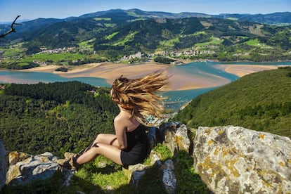 El río Oka visto desde San Pedro de Atxarre, en Bizkaia.