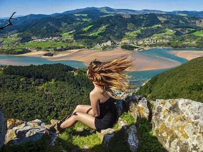 El r&iacute;o Oka visto desde San Pedro de Atxarre, en Bizkaia. 