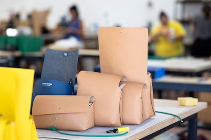 La confección de estos bolsos se realiza en un polígono en las afueras de Málaga.
