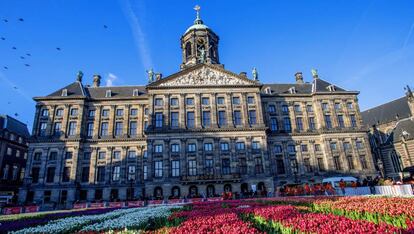 Fachada del Ayuntamiento de Amsterdam.