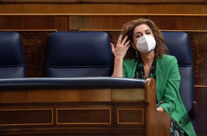 La ministra portavoz y ministra de Hacienda, María Jesús Montero, en el Congreso.