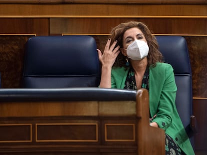 La ministra portavoz y ministra de Hacienda, María Jesús Montero, en el Congreso.