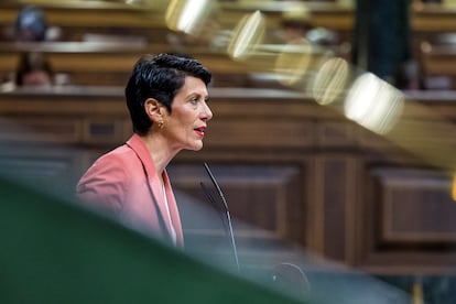 La ministra de Inclusión, Seguridad Social y Migraciones, Elma Saiz, en el Congreso.