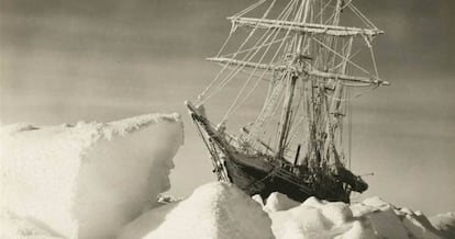 El 'Endurance' de Shackleton, atrapado en el hielo; la foto fue tomada por el documentalista de la expedición, Frank Hurley.