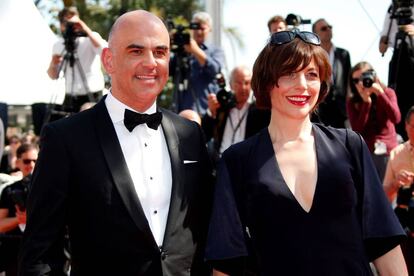 El presidente suizo, Alain Berset (izda), y su esposa, Muriel Zeender (dcha), en Cannes el pasado viernes.