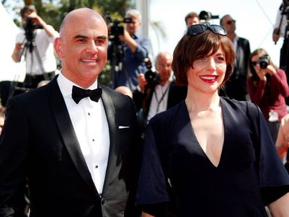 El presidente suizo, Alain Berset (izda), y su esposa, Muriel Zeender (dcha), en Cannes el pasado viernes.