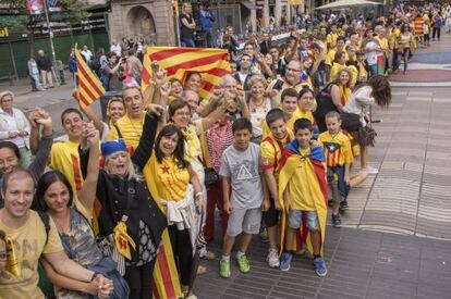 La vía catalana, a su paso por Las Ramblas de Barcelona