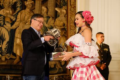 El presidente Petro recibe este lunes a la reina del carnaval de Barranquilla en la Casa de Nariño, la residencia presidencial, en Bogotá.