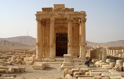 Columnanta de entrada del templo de Baal Shamin, en una fotografía de octubre de 2009. Militantes del Estado Islámico volaron el santuario el pasado 23 de agosto.