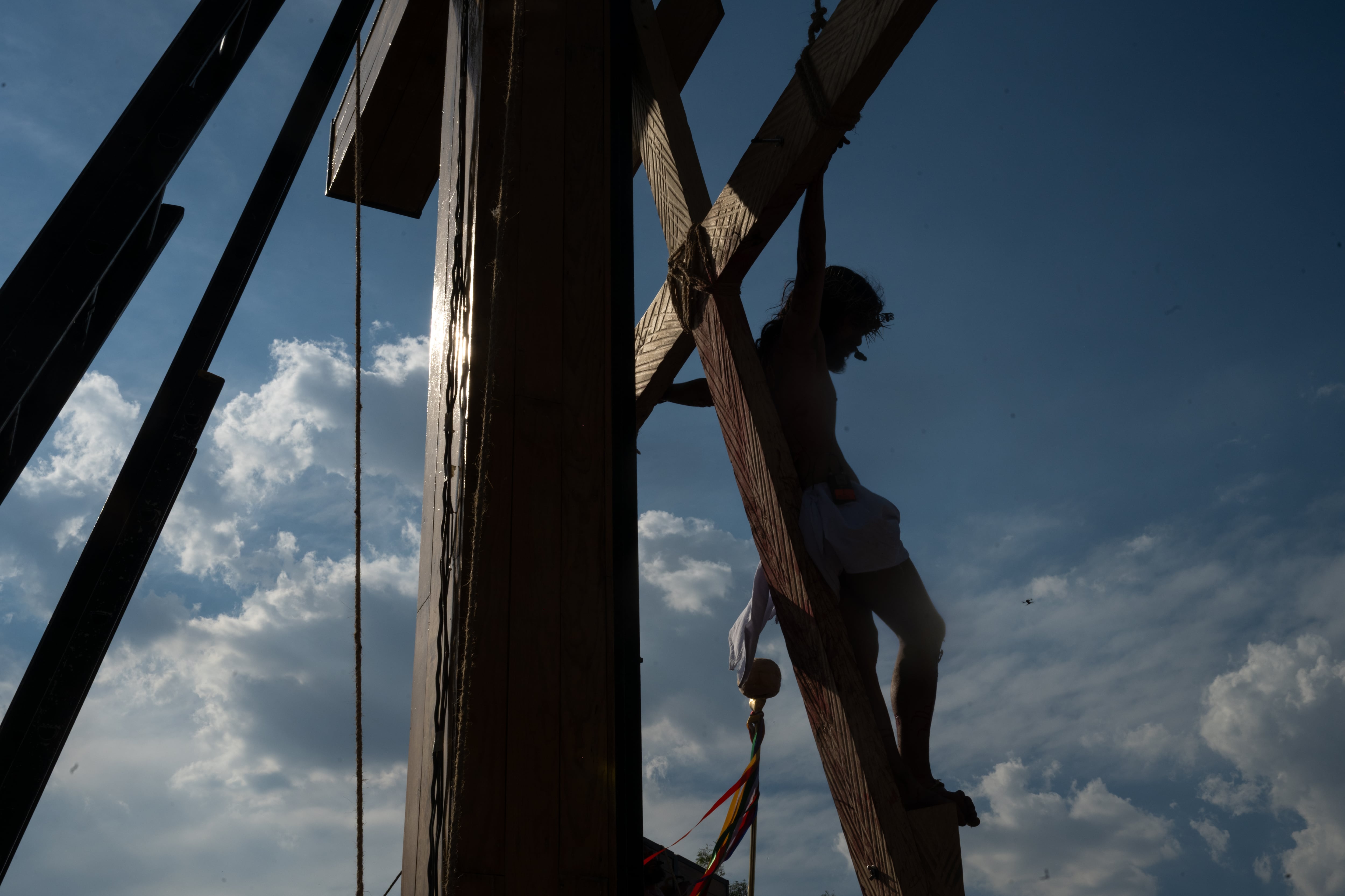 Miles de personas acuden a la Pasión de Cristo de Iztapalapa, en imágenes