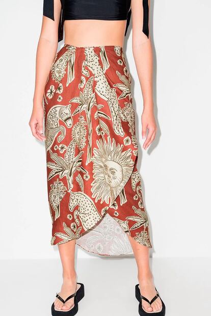 Con un estampado muy especial y confeccionada al 100% en lino orgánico, esta falda de Johanna Ortiz cumple todos los criterios de una prenda joya. Tiene talle alto y fruncido en la parte delantera y cierre lateral.