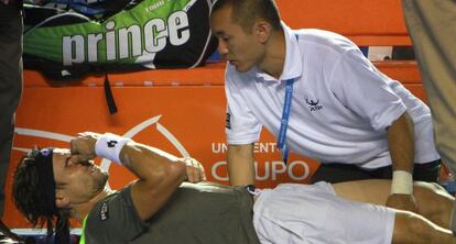 David Ferrer tras sufrir la lesión muscular en Acapulco.