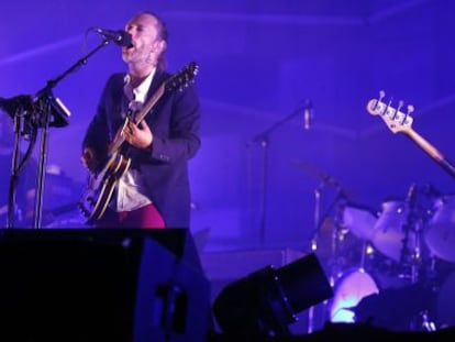 Thom Yorke y Flea, el bajista de Red Hot Chili Peppers, en un concierto con su proyecto Atoms of Peace