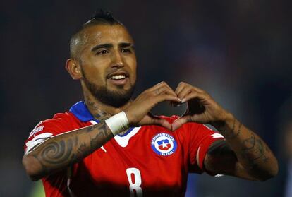 Arturo Vidal celebra su gol ante Ecuador. 