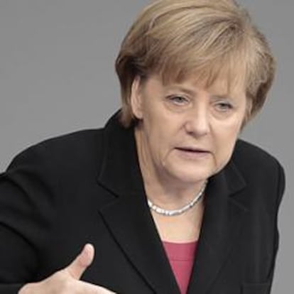 La canciller, Angela Merkel, en pleno discurso en el Parlamento alemán.