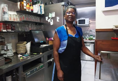 Bernarda Augusto, de 57 años, cocinera de un restaurante cercano, que suele desplazarse en el funicular siniestrado.