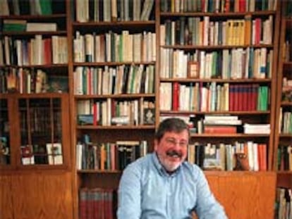 Félix Duque, ayer en su casa de Madrid.
