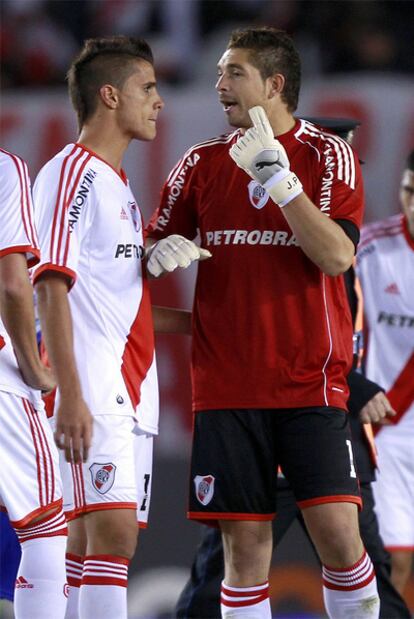 Carrizo dialoga con un cariacontecido Lamela.