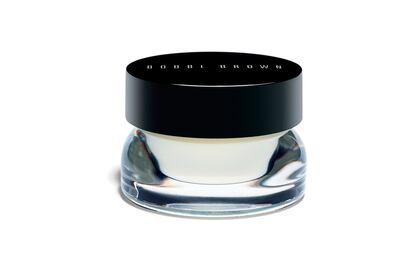 El contorno de ojos definitivo de Bobbi Brown
En las próximas fiestas, tus ojos vivirán muchas horas sin dormir, se emocionarán y permanecerán en alerta hasta el amanecer. Regálales horas de descanso con la crema Extra eye repair de Bobbi Brown, un secreto de belleza que revive visiblemente tu mirada. Indicado para todo tipo de pieles, es uno de los bestsellers de la firma cosmética cuyo éxito reside en su adictiva fórmula a base de péptidos, aceites naturales de las plantas y humectantes. Precio: 72.50 euros /15ml.