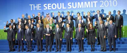 Foto de familia de los líderes del G-20 en el arranque de la cumbre de Seúl.