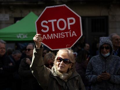 Concentración contra la amnistía convocada por la plataforma Catalunya Suma frente al Palau de la Generalitat.