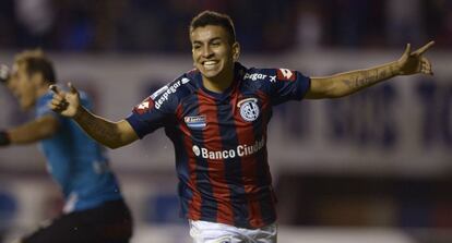 &Aacute;ngel Correa celebra un gol con el San Lorenzo. 