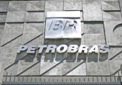 Petrobras es una empresa de capital abierto controlada por el Estado brasileño, que posee más del 50 % de las acciones con derecho a voto, y negocia sus títulos en las bolsas de Sao Paulo, Nueva York, Madrid y Buenos Aires. EFE/Archivo