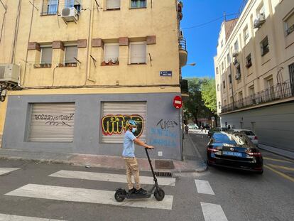 La calle de Barco Sinaia, en el barrio de Vallecas, este jueves.