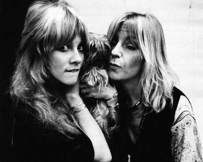 Christine McVIE and Stevie Nicks en el estudio de grabación.