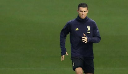 Cristiano Ronaldo treina para enfrentar ex-clube em Turim.