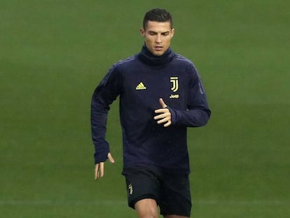 Cristiano Ronaldo treina para enfrentar ex-clube em Turim.