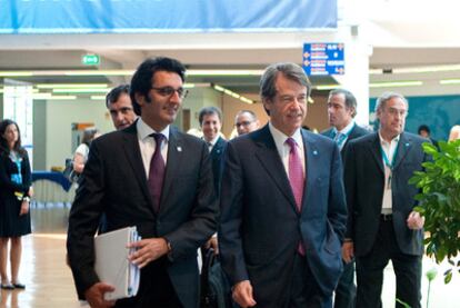 Zeinal Bava, presidente de PT, a la izquierda, con Henrique Granadeiro, presidente del consejo.