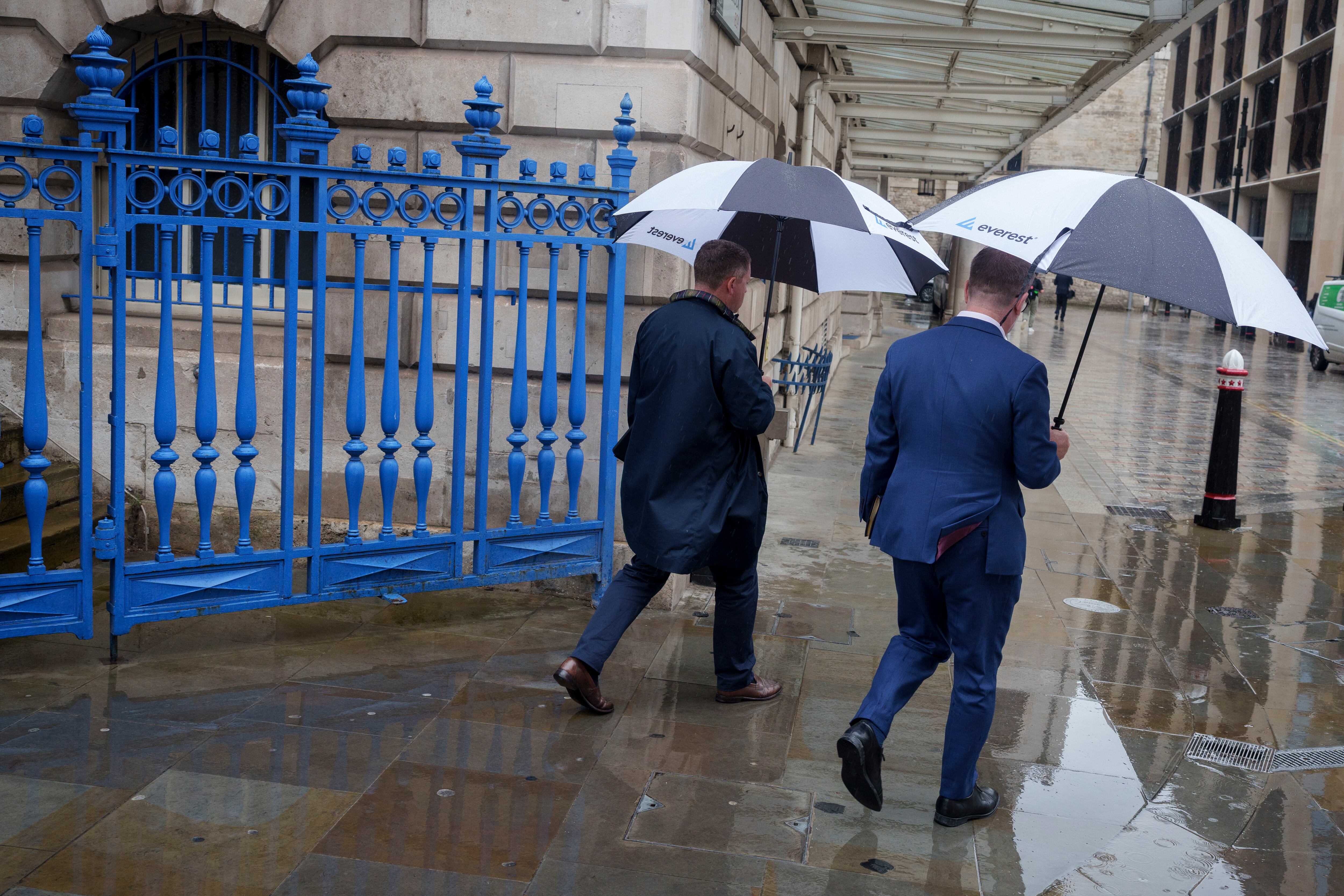 Los abogados, los analistas financieros y los programadores de Londres se suman a los golpeados por la tormenta laboral de la IA