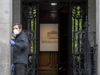 Entrada de la Bolsa de Madrid.