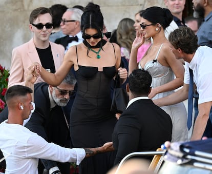 Kylie y Kendall Jenner, también del clan Kardashian, tampoco se han perdido la cita.